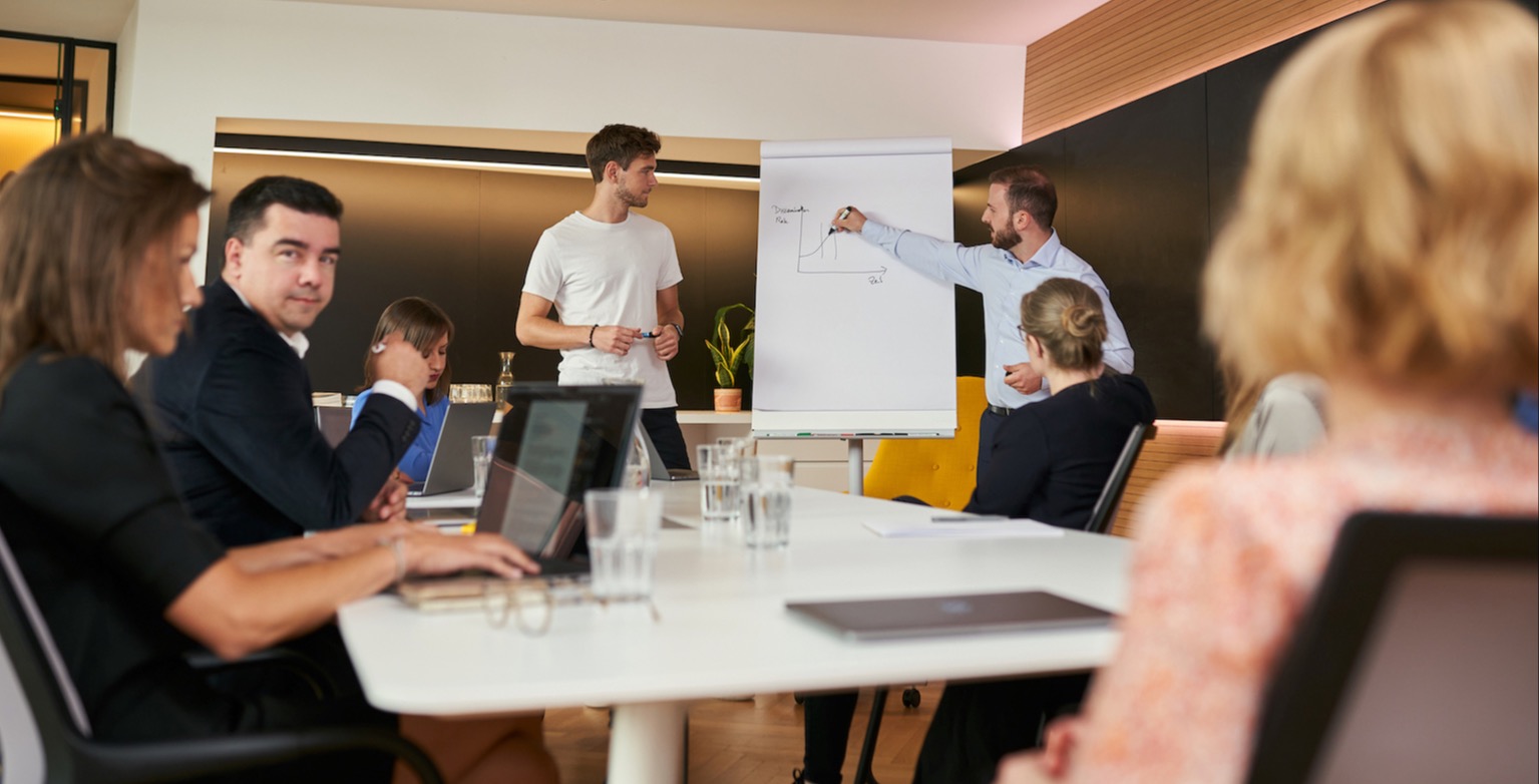 Unser Team aus erfahrenen Innovation Manager:innen, Projektmanager:innen und Research Spezialist:innen erarbeitet gemeinsam mit Ihnen systematisch, ganzheitlich und nachhaltig an Innovationen.