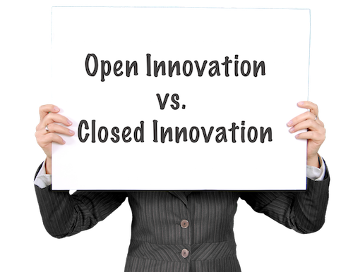 Open Innovation bedeutet die Öffnung des Innovationsprozesses über die Unternehmensgrenzen hinaus.